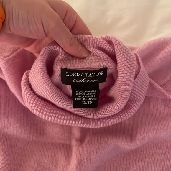 Lord and Taylor pink cashmere turtleneck sweater size xs - Picture 3 of 3